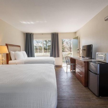Riverfront Inn Роузбърг Екстериор снимка