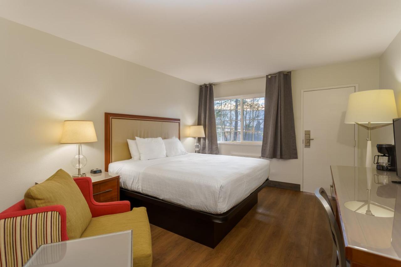 Riverfront Inn Роузбърг Екстериор снимка
