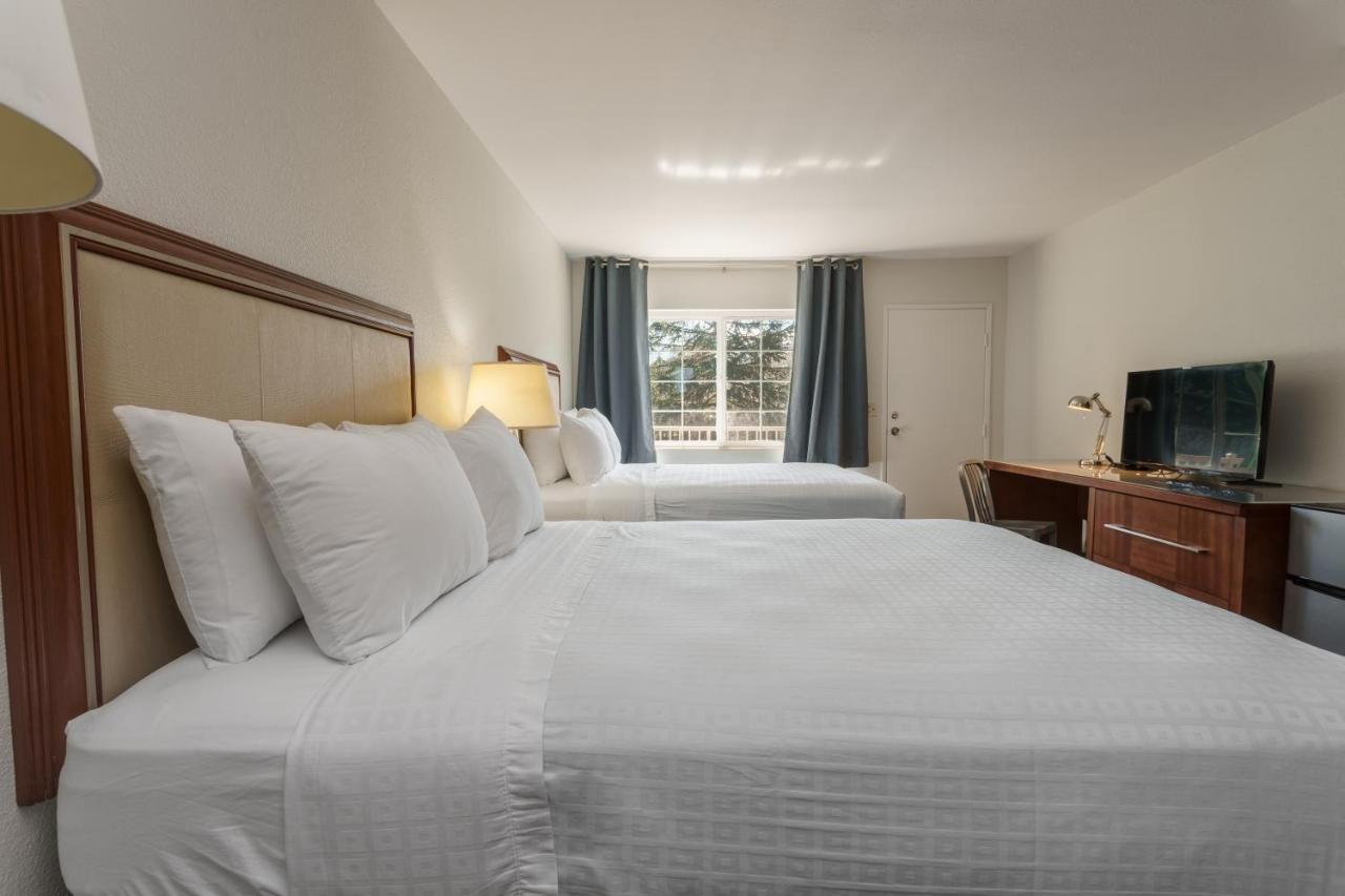 Riverfront Inn Роузбърг Екстериор снимка