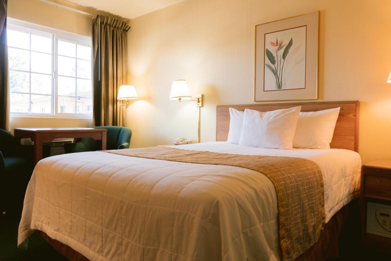 Riverfront Inn Роузбърг Екстериор снимка