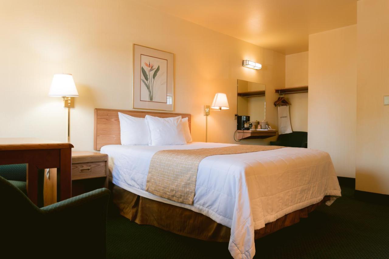 Riverfront Inn Роузбърг Екстериор снимка