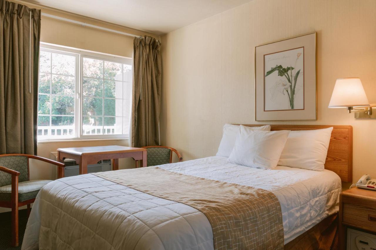 Riverfront Inn Роузбърг Екстериор снимка