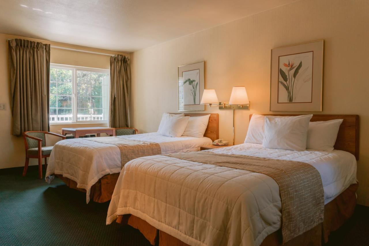 Riverfront Inn Роузбърг Екстериор снимка